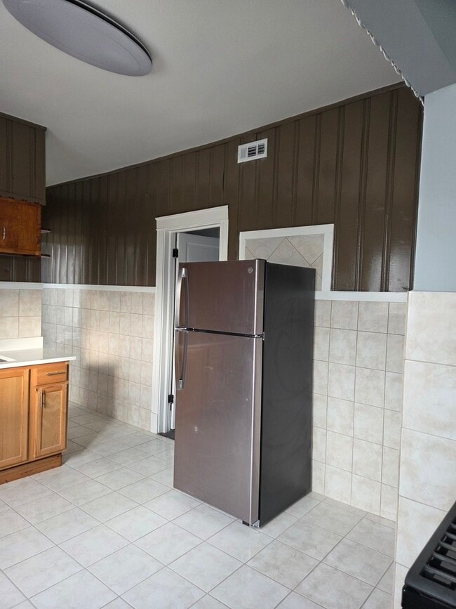 Building Photo - 1425 W 62nd St