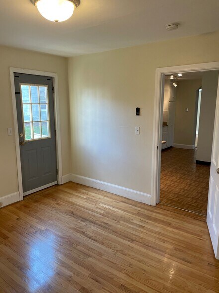 Building Photo - 168 Walnut Street
