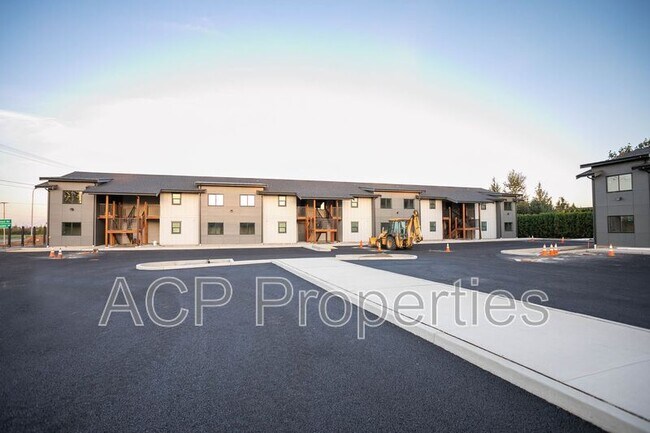 Building Photo - 665 E Badger Rd