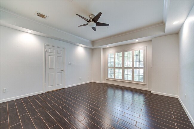 Building Photo - 25 Fairway Oaks Pl