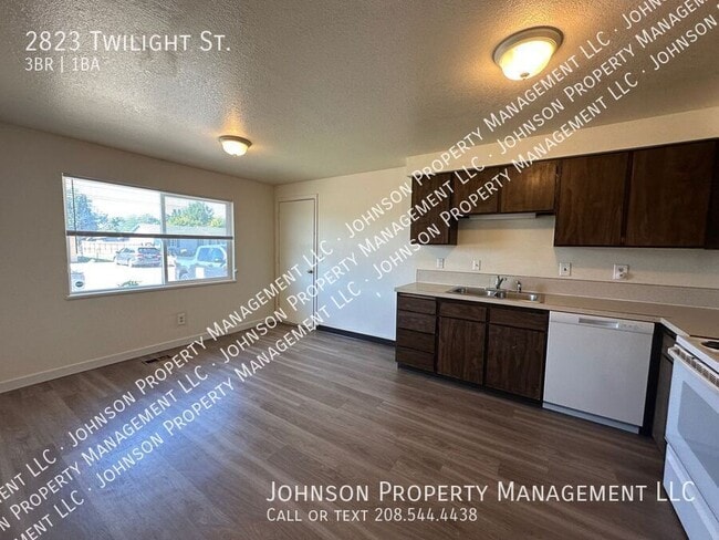 Building Photo - 2823 Twilight St