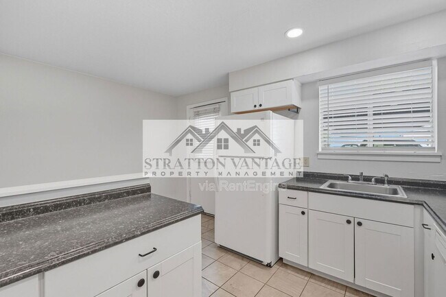 Building Photo - 4114 E Calle Redonda