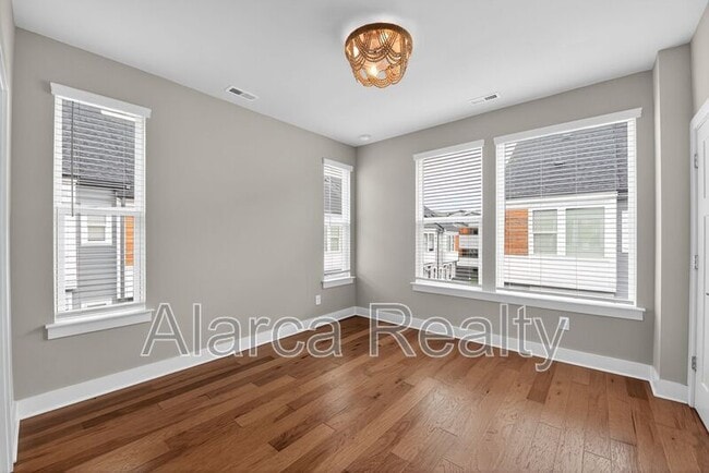 Building Photo - 2123 Bryant Park Dr