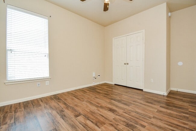 Building Photo - 4310 S Vineyard Mdw Ln