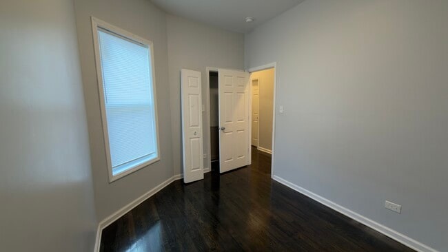 Building Photo - 1344 E 72nd Pl