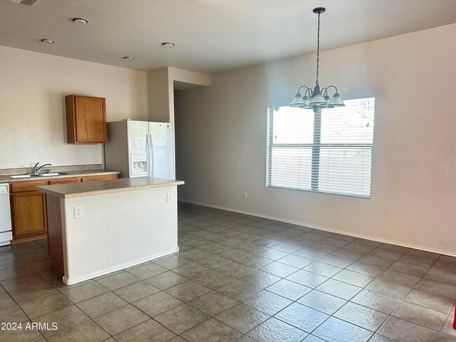 Building Photo - 3264 S Chaparral Rd