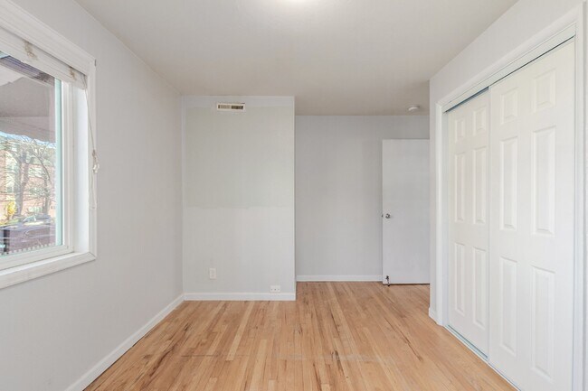 Building Photo - Charming Upper Unit Duplex in the Heart of Englewood!