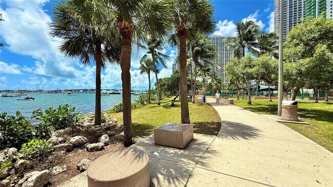 Building Photo - 1800 N Bayshore Dr