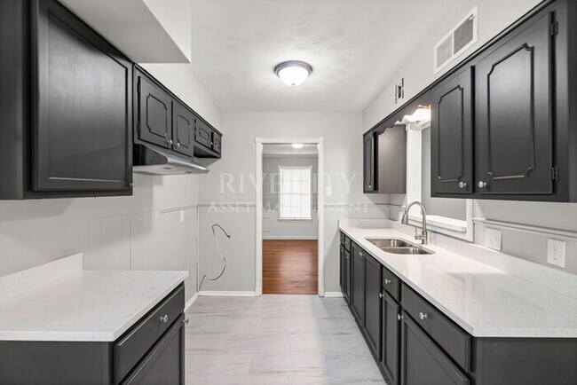 Building Photo - GORGEOUS HOME LOCATED IN RALEIGH NEAR CRAIGMONT DR!!! SECTION 8 WELCOMED!!!