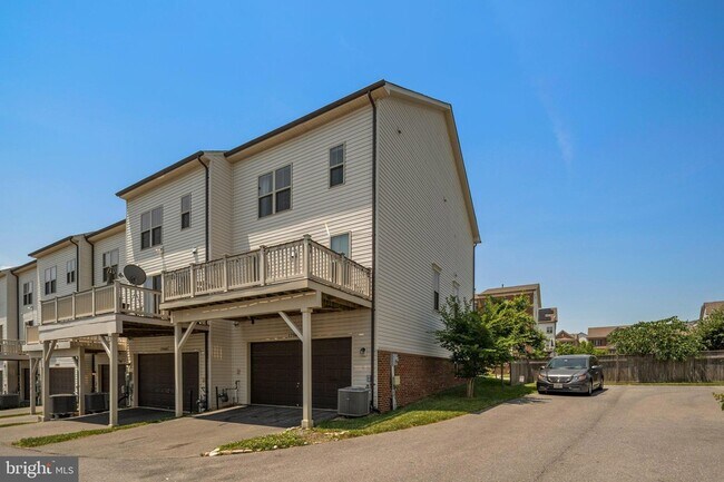 Building Photo - 13940 Estuary Dr