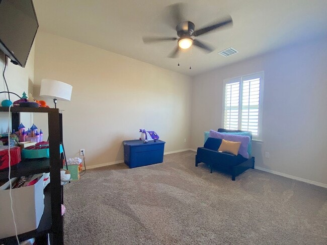 Building Photo - Gorgeous 4bed/3.5bath with 2 Master Bedrooms!