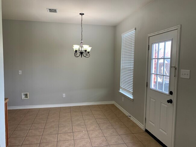 Building Photo - 1415 Millbrook Ln