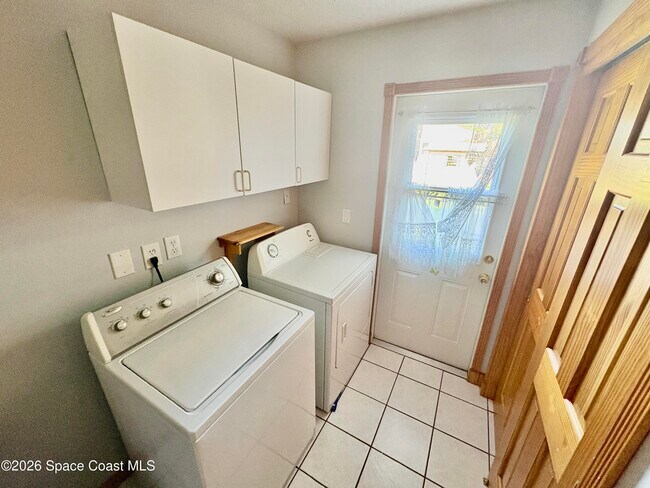 Building Photo - 585 Crystal Mist Rd NW