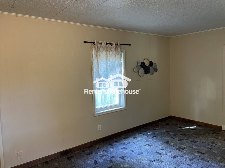 Building Photo - 1509 8th St E