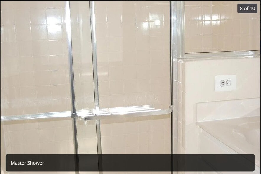 MASTER SHOWER - 511 Pelican Ave