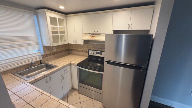 Building Photo - Bright 1 Bed Condo in North Miami Beach | No Minimum Credit