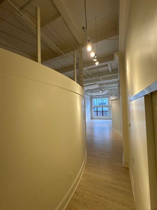 Building Photo - Iconic Kress Building 2BR Condo with Parking & Sound Panels