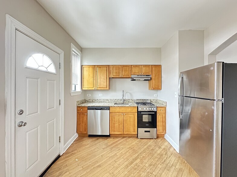 Building Photo - 901 Green Bay Rd