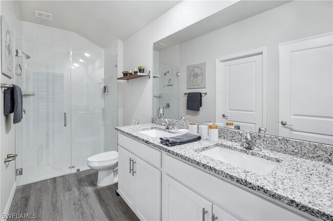 Building Photo - 2620 NE 5th Ave