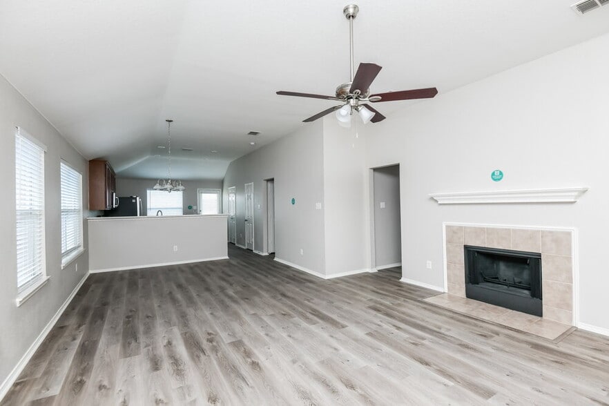 Building Photo - 1205 Artesia Dr