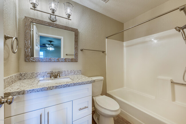 Building Photo - 520 W Tonopah Dr