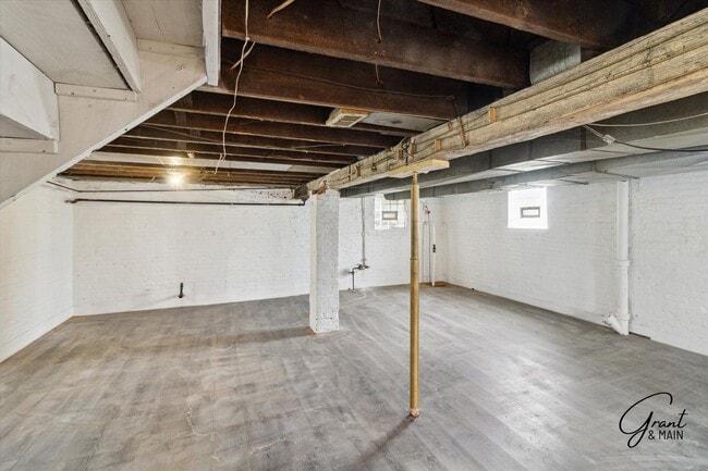 Building Photo - $1495 - 4 Bedroom/2 Bath Home in Islandview