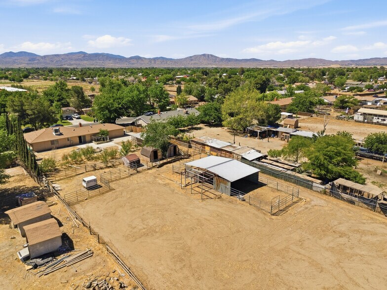Building Photo - 9837 E Avenue R10