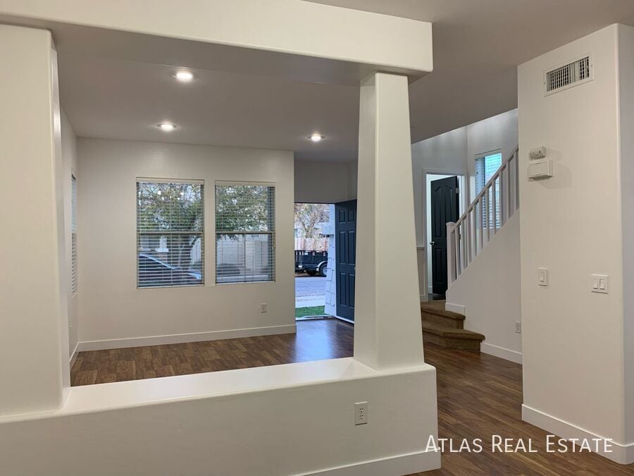 Building Photo - 4125 E Baylor Ln