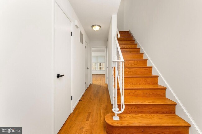 Building Photo - 1808 Golf View Ct