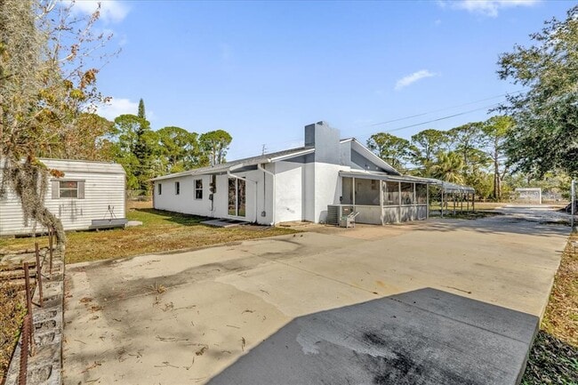 Building Photo - 3800 Pine St