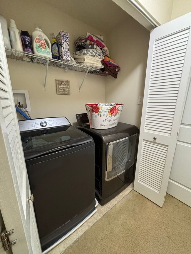 Building Photo - 3 Bedroom Townhome - Available March 1st!