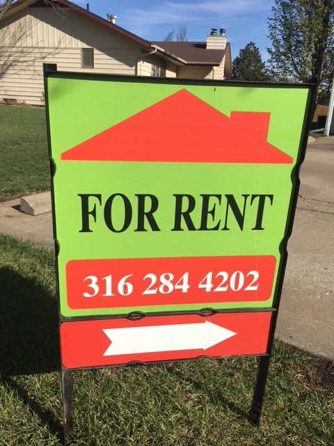 Building Photo - 604 N Plaza Blvd