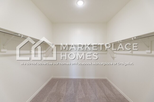 Building Photo - 4924 N 192nd Ln