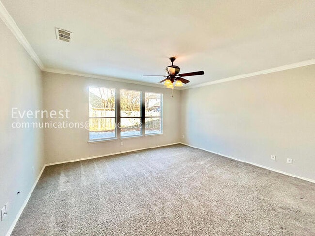 Building Photo - 5 Bed/3.5 Bath Home with Fenced Yard & Garage / Pet-Friendly / Vouchers Accepted