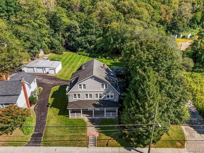 Building Photo - 3245 Albany Post Rd