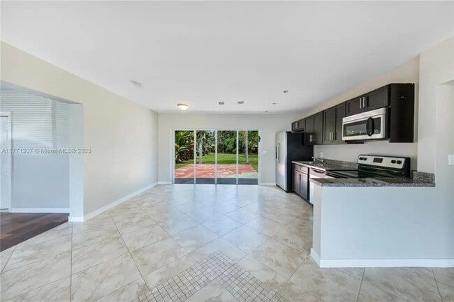 Building Photo - Adams Street