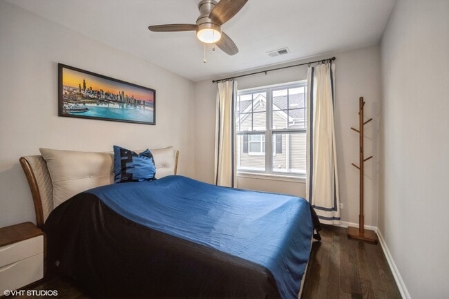 Building Photo - Lexington Circle West