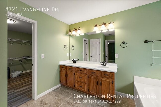 Building Photo - 8721 Evangeline Dr