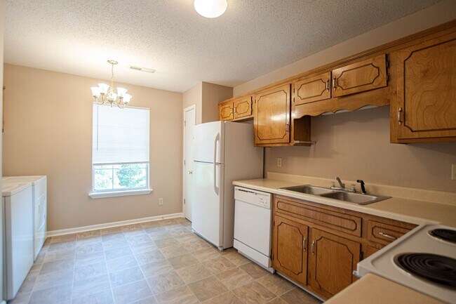 Building Photo - 701 Peachers Dr