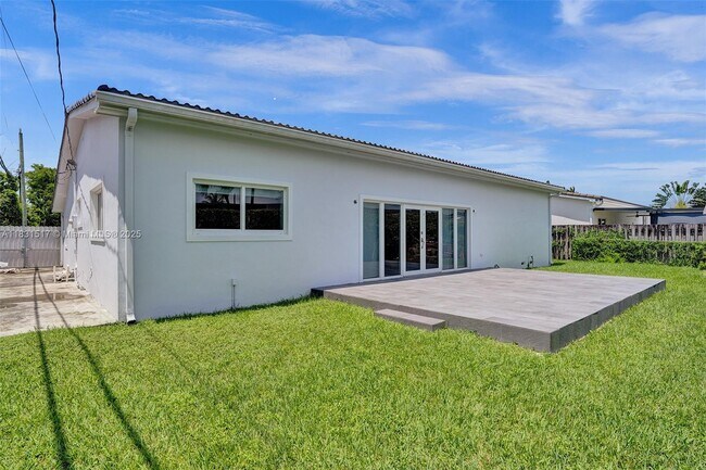 Building Photo - 8540 SW 20th St