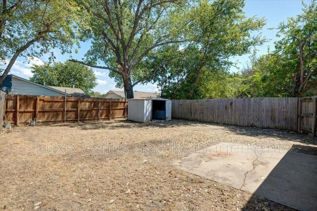 Building Photo - 8506 S Drexel Pl