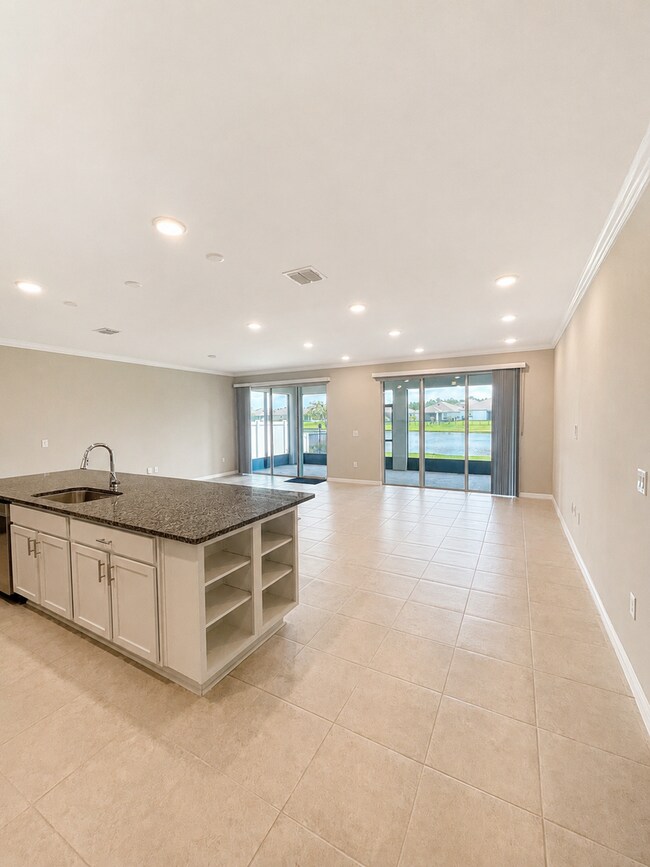 Building Photo - Like-New Lakefront Home in Sawmill Creek
