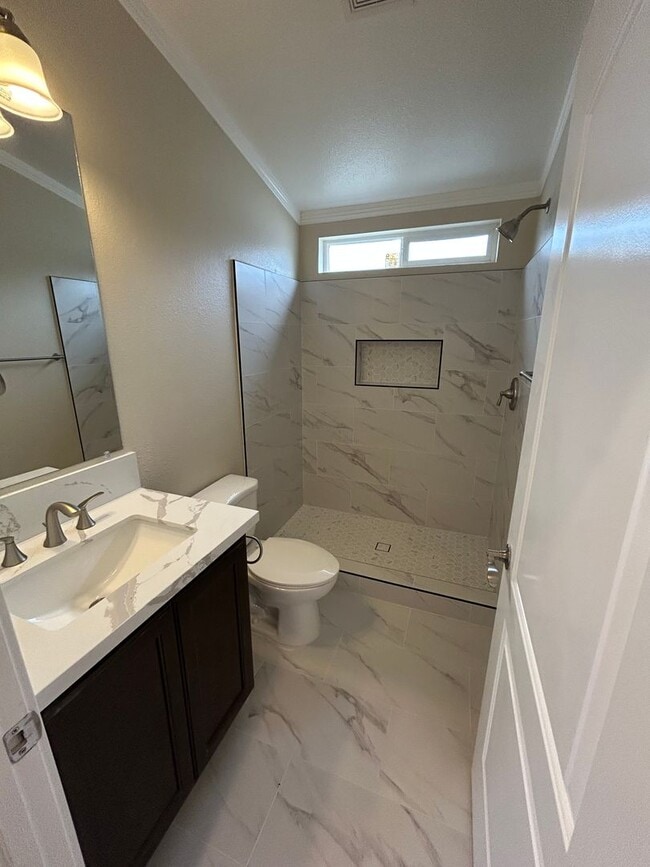 Building Photo - Remodeled Modern 3 Bed/2 Bath National City