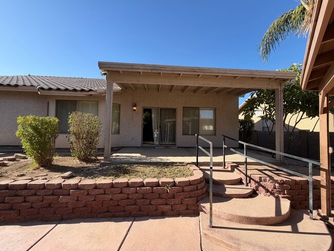 Building Photo - 3 BEDROOM HOME IN FALLS RANCH!