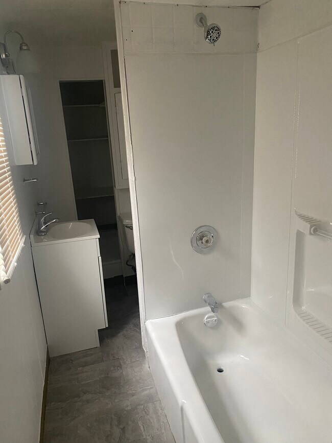 Bathroom - 111 Redlyn St