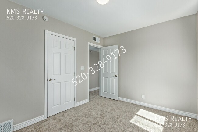 Building Photo - 901 S Belvedere Ave