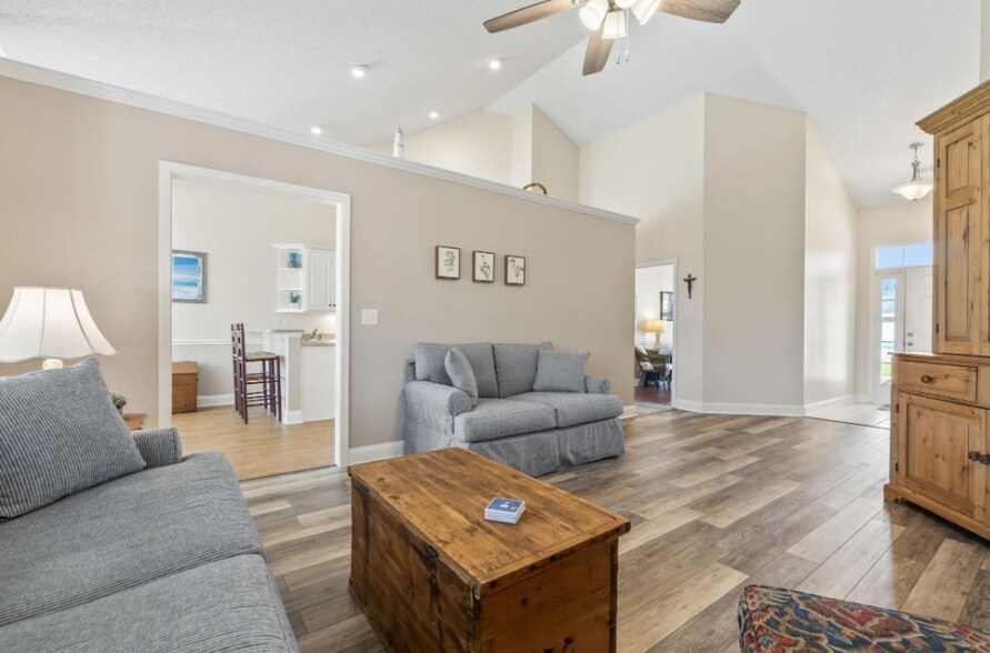 Building Photo - 136 Regency Dr