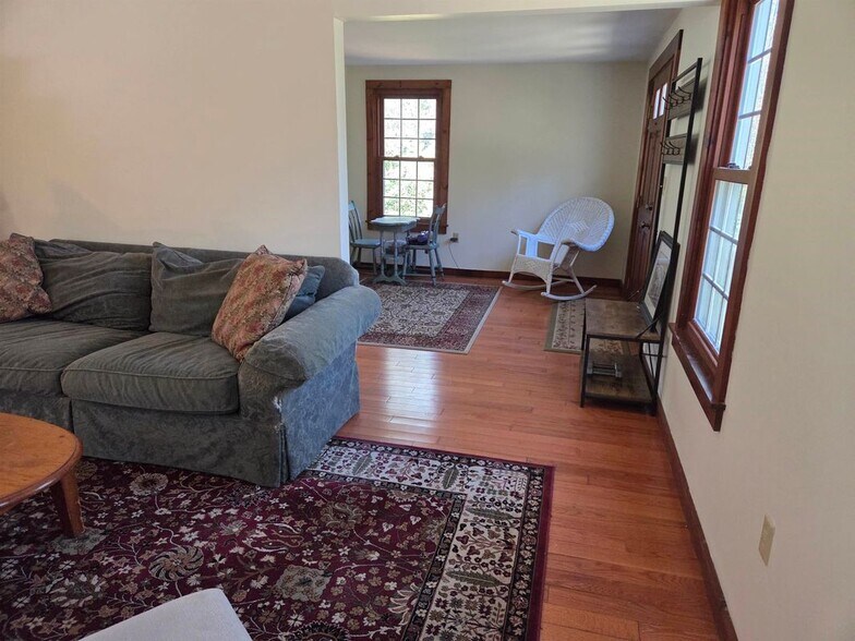 Building Photo - 43 Casalis