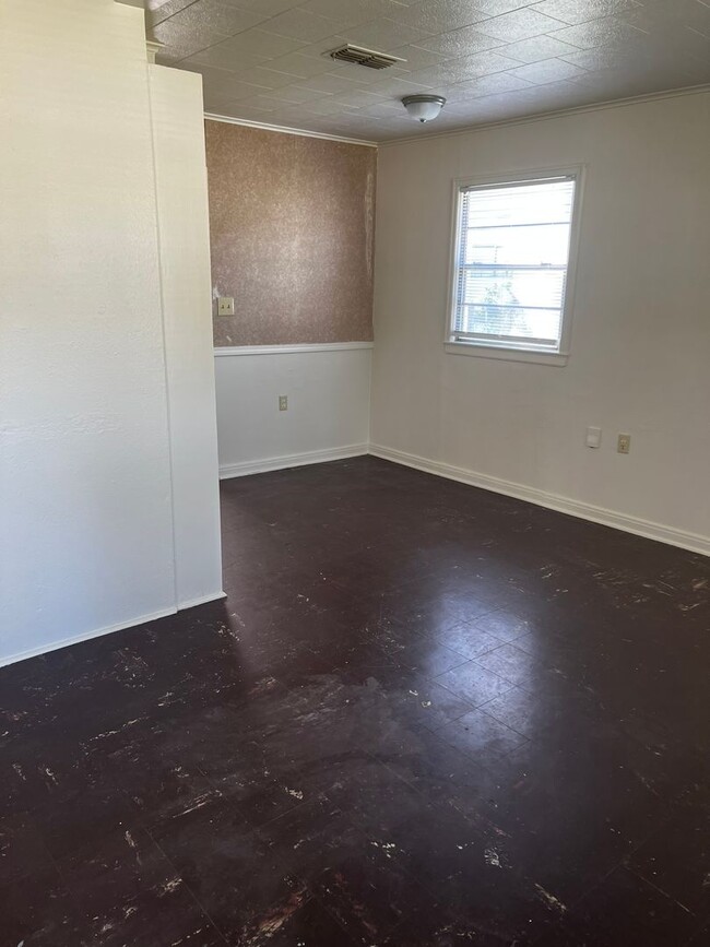 Building Photo - 2/1 , $925.00 monthly