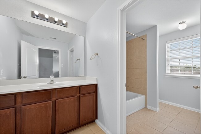 Building Photo - 5119 Harbor Palm Dr